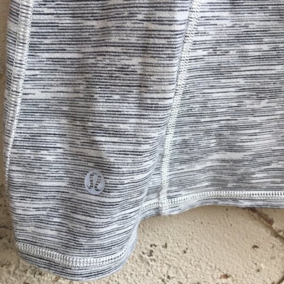 Lululemon Dancing Warrior Tank Size 6 - Picture 4 of 6